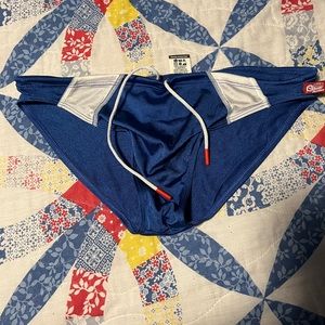 Aussiebum competition crew with WJ pouch